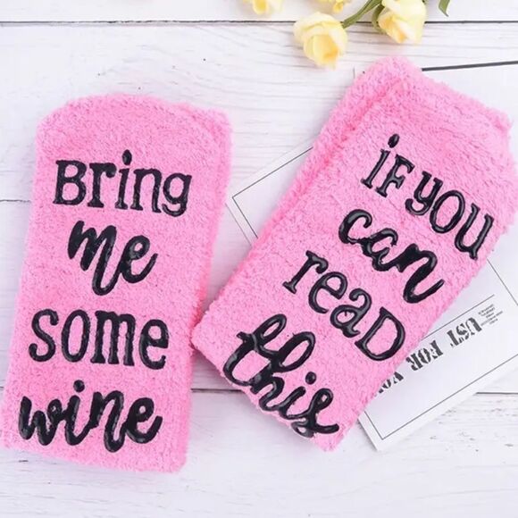 ✨🆕✨ If You Can Read This Bring Me Some Wine Pink Fleece Socks 🍷 ✨ - Picture 2 of 6